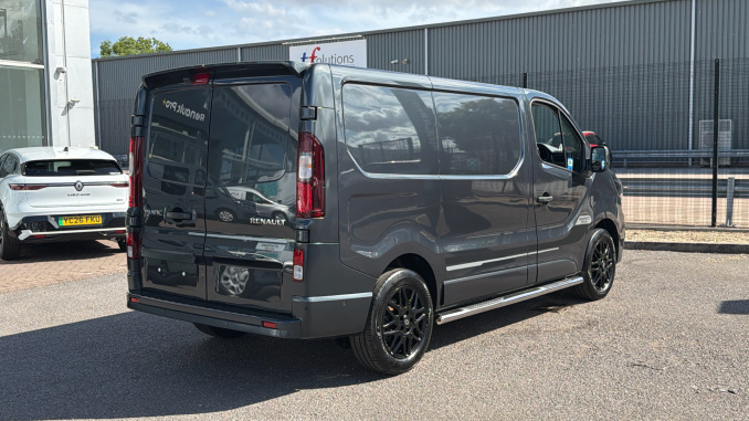 Renault Trafic Swb Diesel SL30 Blue dCi 170 Graphite Edition Van EAG9 - Image 10